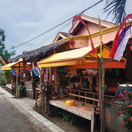 Novita Homestay Bunaken Luaran gambar